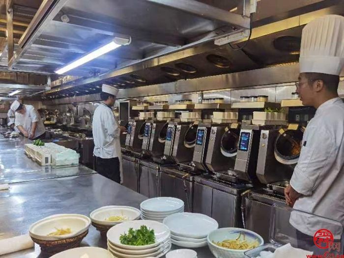 培育消费新热点，激发泉城新活力——市政协“商量”调研组开展现场商量