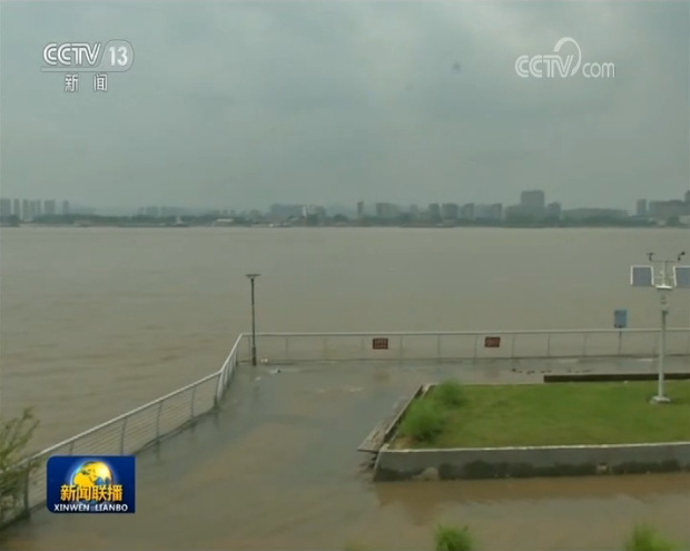 南方强降雨持续 各地积极抗洪抢险
