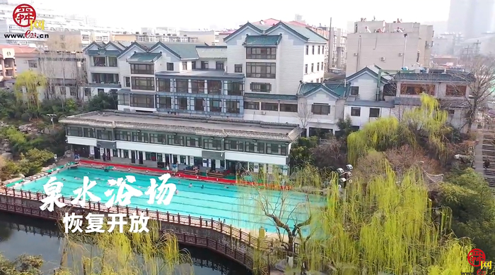 济南的惬意就在这一池碧水里