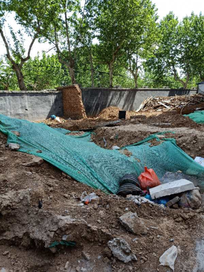 【啄木鸟在行动】居民小区与施工地未做阻隔，扬尘严重