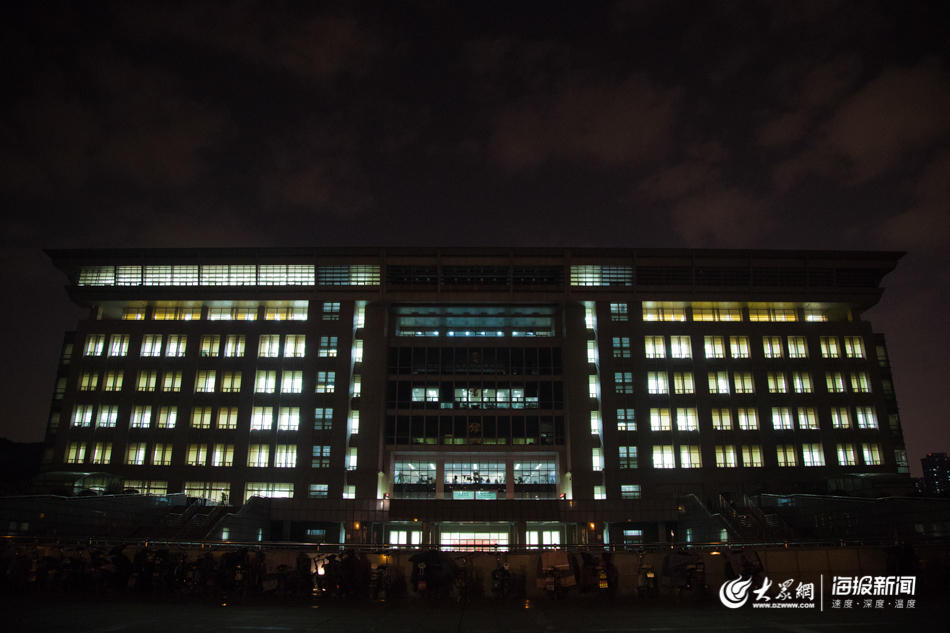 挑灯夜读！山东一高校学生备战国考、研究生考试