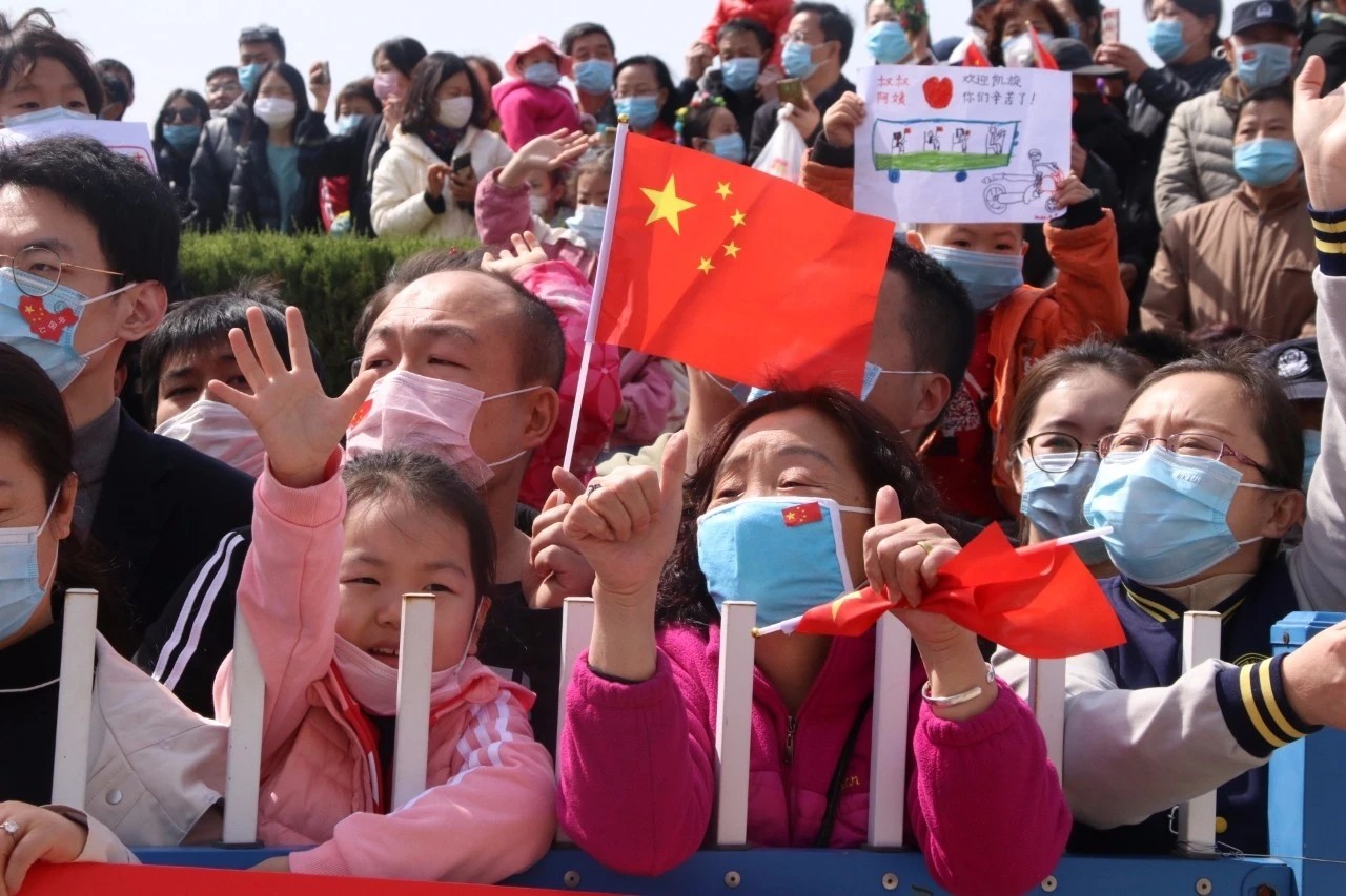 万家团圆之时，他们逆行出征。春暖花开之际，英雄载誉凯旋！