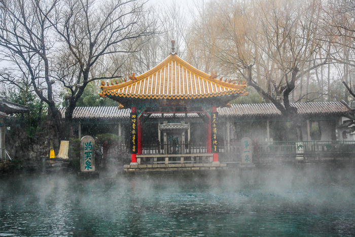 济南的冬天：雪花落在泉水里 全是诗情画意