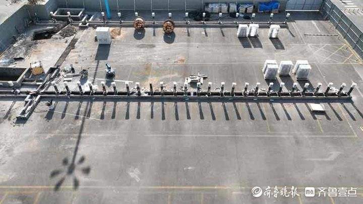 济南大明湖站站前广场新建充电站，可同时满足60辆车充电