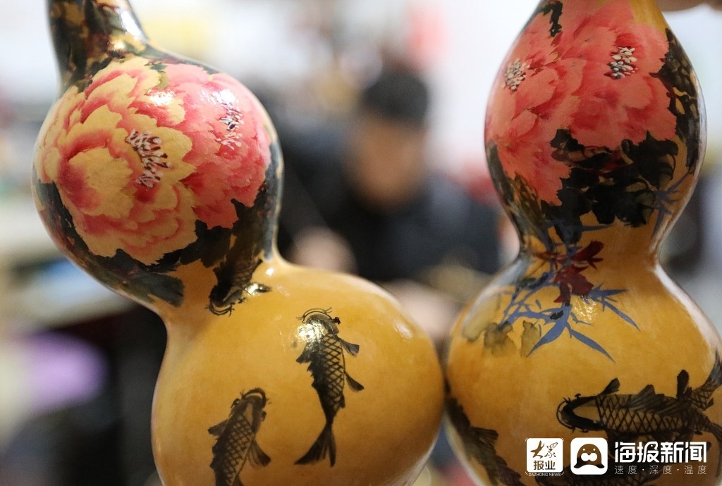 日照民间艺人手绘“牛“葫芦迎新春