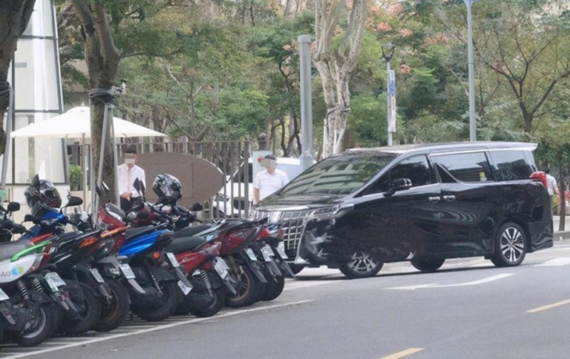 向太晒向佐郭碧婷北京豪宅|钱能买来快乐吗?是的!能!向太晒向佐郭碧婷北京豪宅