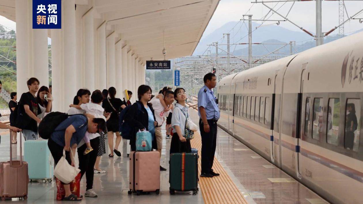 受台风“苏拉”影响 多趟途经福建列车停运