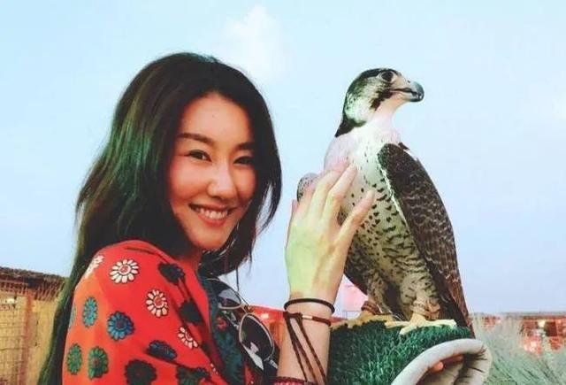 王宝强和女友冯清同框现身|王宝强和女友冯清同框现身 王宝强再婚遭抵制?马蓉扬言敢公布婚讯就开闹