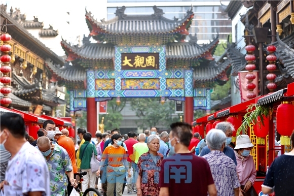 济南大观园早市开市迎宾