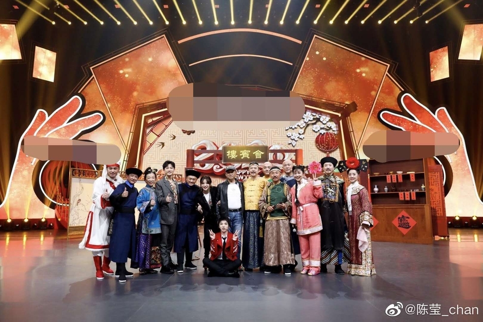 “柳红”晒还珠剧组合体照 女儿与苏有朋合影笑容乖巧可爱