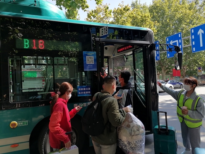 济南公交国庆假期营运班次约26.3万班，客运量约556万人次