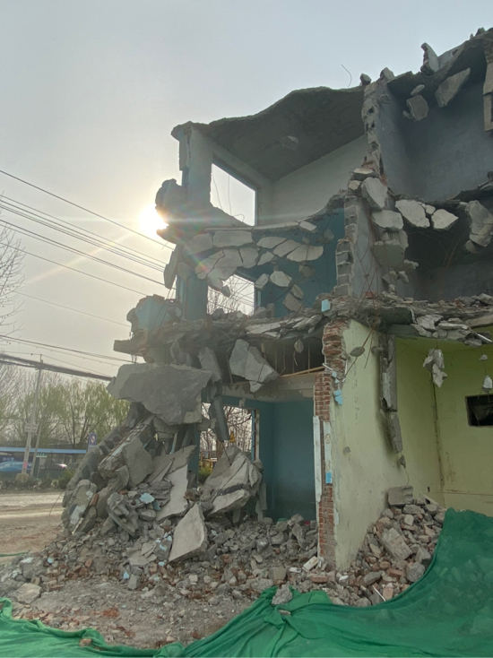 【啄木鸟在行动】陡沟街道办事处附近建筑垃圾裸露