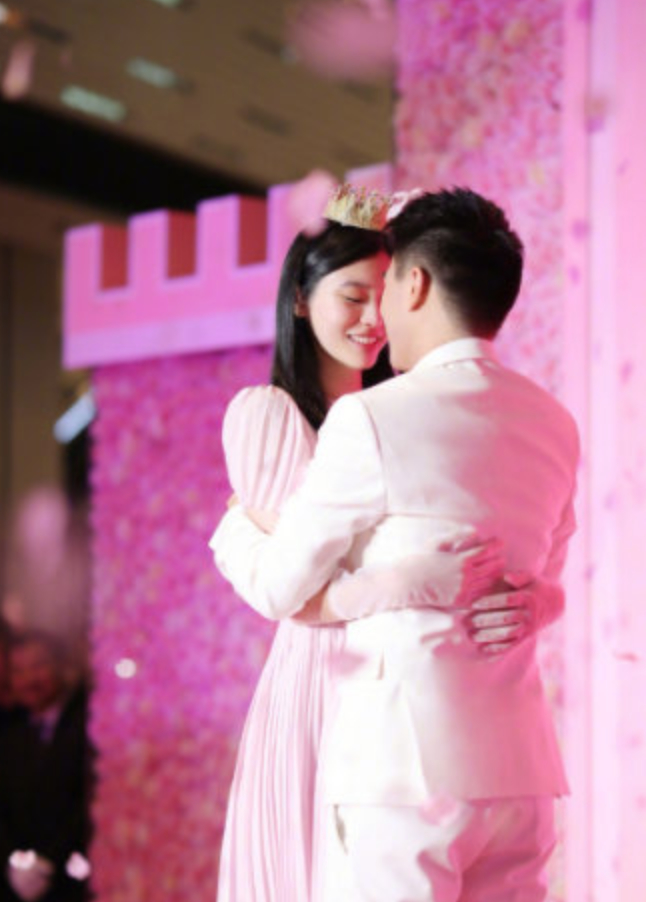 网友偶遇奚梦瑶何猷君约会 地点正是两人求婚之地
