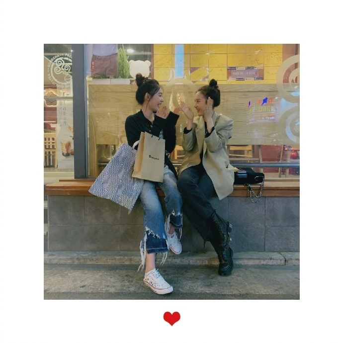 林允零点准时为宋祖儿庆生 二人日常搞怪欢乐多