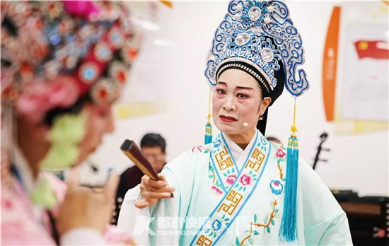 为爱发电！杭州城东有一帮公益演越剧的老板娘