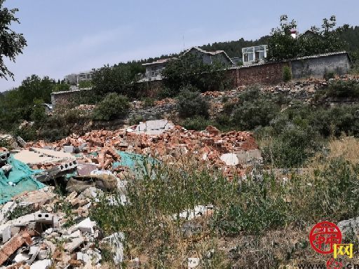 南部山区九女山庄商务酒店附近渣土裸露