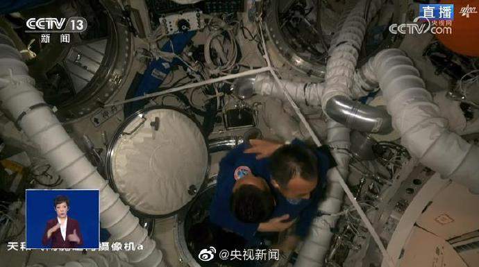 新房客入住！神十六乘组进驻空间站