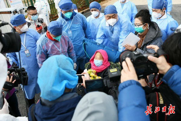 刚刚，98岁高龄新冠肺炎危重症患者出院！