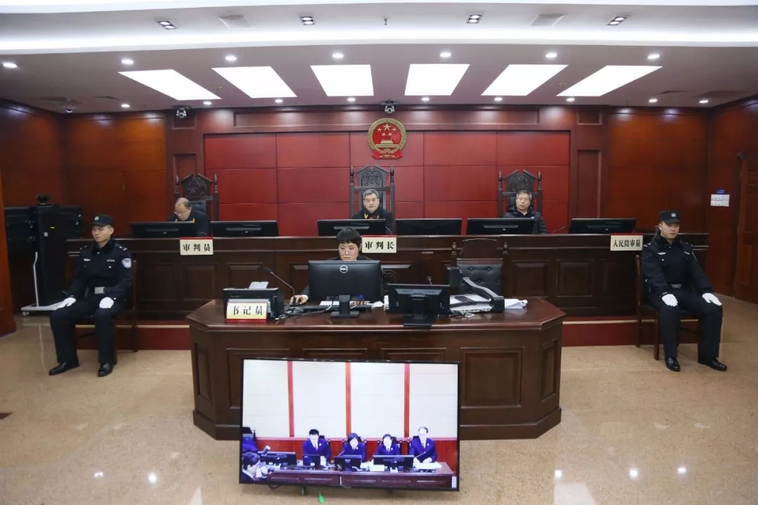 日照市检察院原检察长巩盛昌挪用公款、受贿、利用影响力受贿案一审开庭