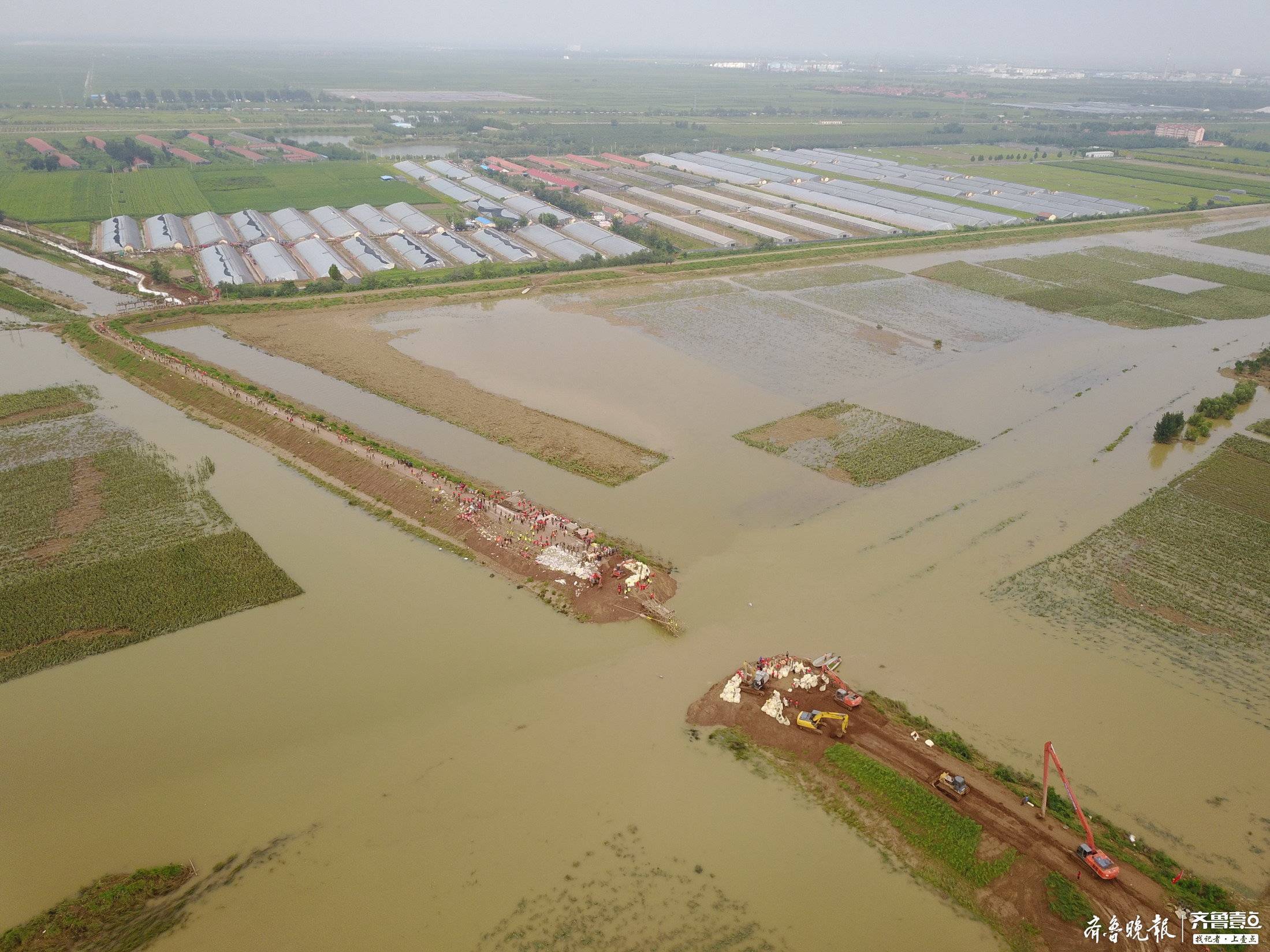 最后决战！航拍数千人封堵寿光张僧河决口现场