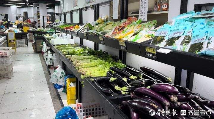 雪中济南“菜篮子”量足价稳 外卖小哥成菜市“熟客”