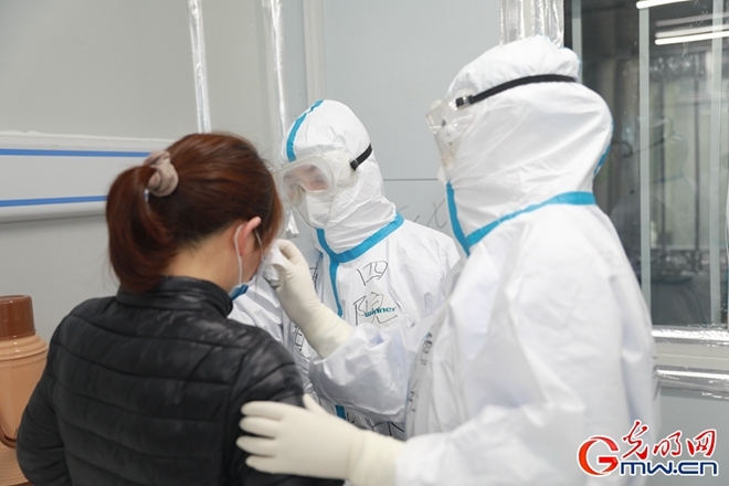 雷神山医院ICU病房投入使用 当天收治患者近600人