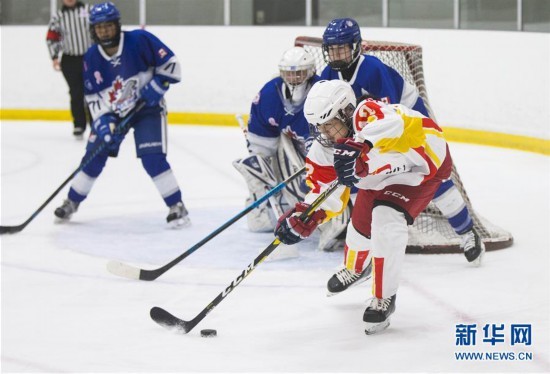 组图：中国U18女子冰球队加拿大集训备战世锦赛