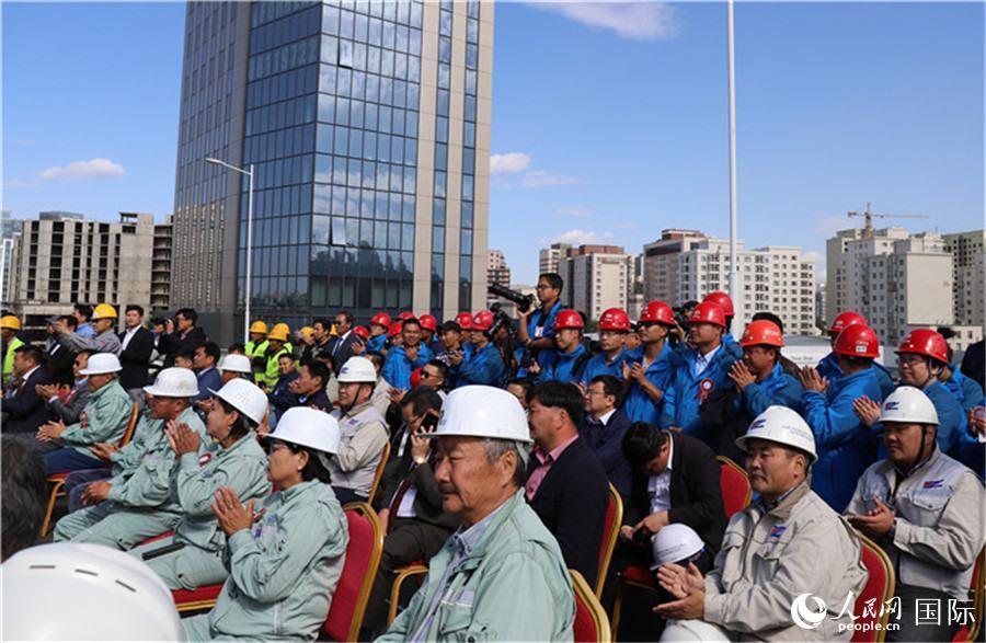 中企承建蒙古国最大互通立交桥主桥建成通车