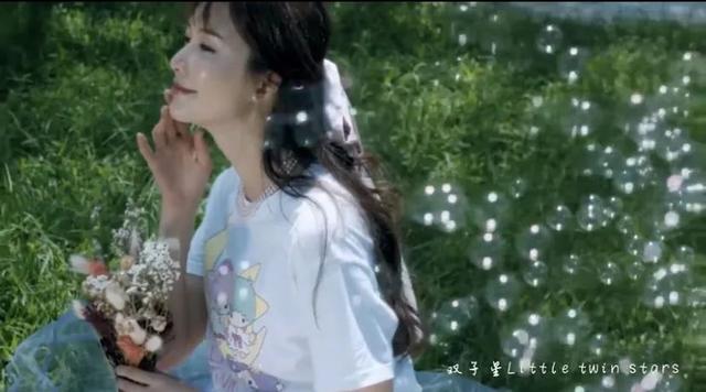 姐姐|林志玲婚后还凹少女感，踩高跟拍写真蹦蹦跳跳，脸却僵了