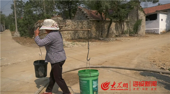 淄博多地旱情严重群众喊渴 消防车持续一月送水解燃眉之急