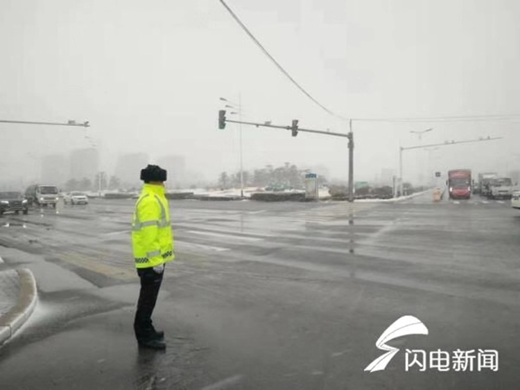 致敬风雪中的守护者！山东各地各部门迎战2020首场降雪
