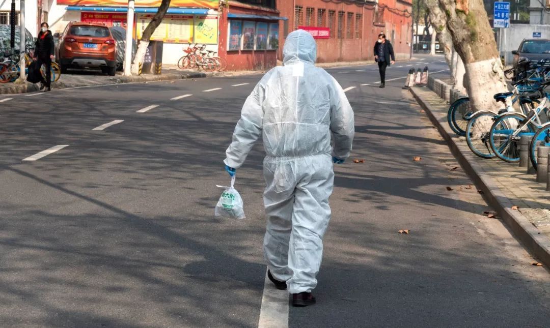 今夕元宵，月圆灯明，人长久，百病清！