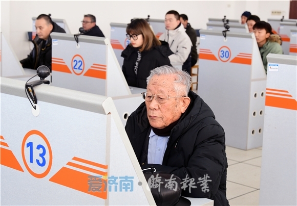 年龄83、 用时40分钟、得分95，山东省年龄最大驾考生顺利通过科目一测试 考驾照后最大愿望是“自驾游全国”