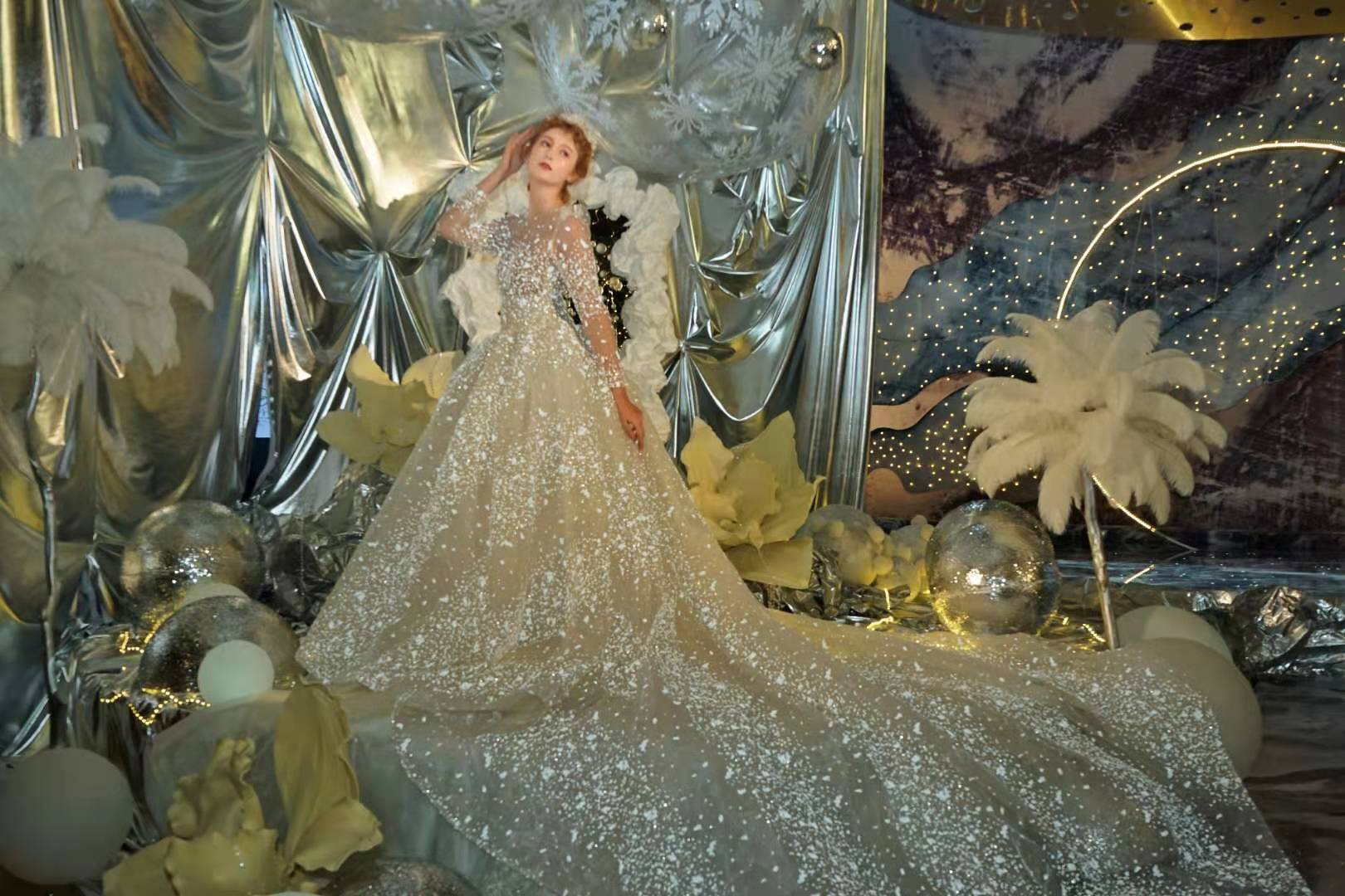 2021婚纱风尚潮流趋势发布！唯美冬季婚礼秀精彩呈现