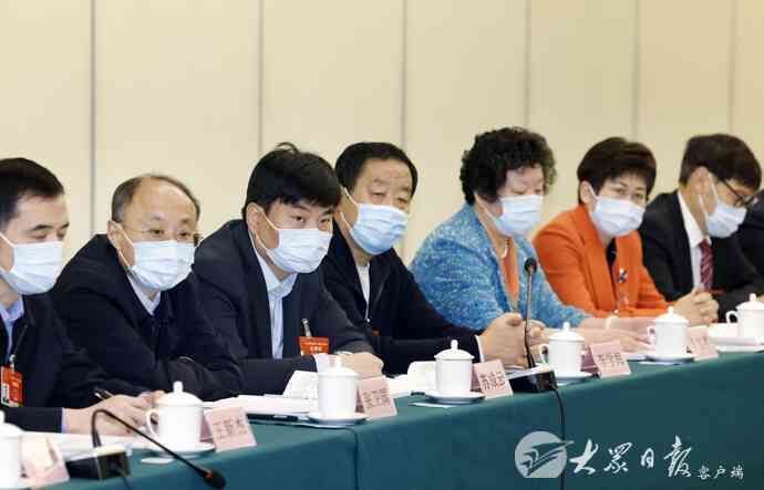 山东团代表审议政府工作报告