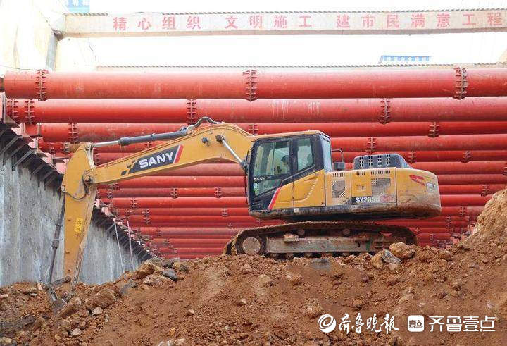 济南地铁6号线工程严寒中施工，天泺路站土石方开挖提前完成