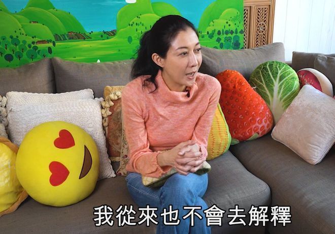 吴绮莉否认向成龙索要天价抚养费 首次承认曾家暴女儿 