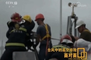 150米高楼上，两位消防员相拥而泣，他们经历了什么？