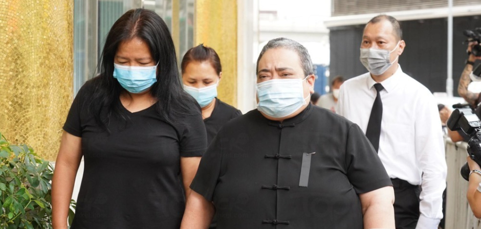 赌王|何猷君抱儿子现身赌王丧礼，窦骁女婿身份获认可，紧跟何超莲身后