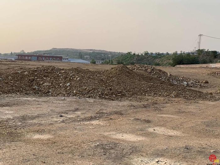 【啄木鸟在行动】山东东冠汽车零部件有限公司北侧渣土未覆盖