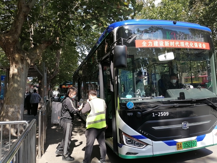 济南公交国庆假期营运班次约26.3万班，客运量约556万人次