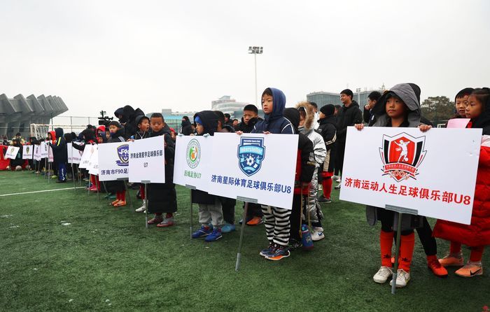 第一届济南市青少年足球俱乐部联赛隆重开幕