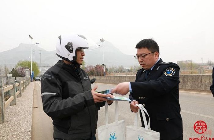 济南市水政监察支队走进水源地开展执法宣传活动