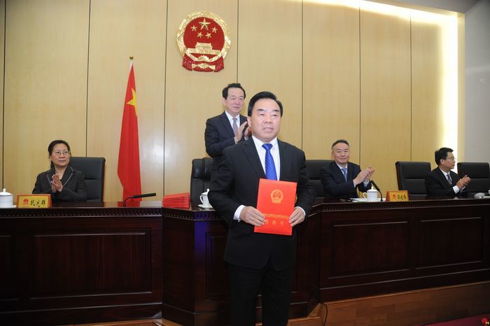 市人大常委会举行新任命人员颁发任命书和宪法宣誓仪式