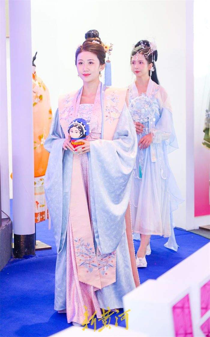 喜欢汉服吗？来文博会上看个够