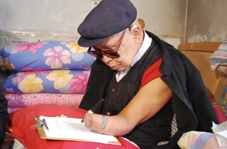 山东这位耄耋老人没有四肢却有三个特质，荣膺“人民楷模”