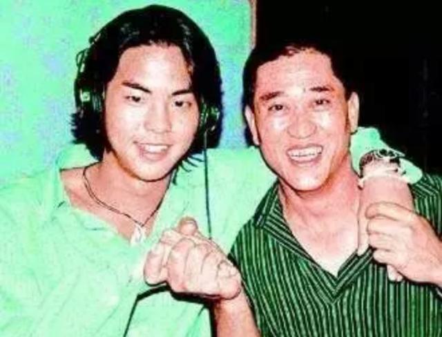 柯有倫當爸是怎么回事?什么情況?終于真相了,原來是這樣！