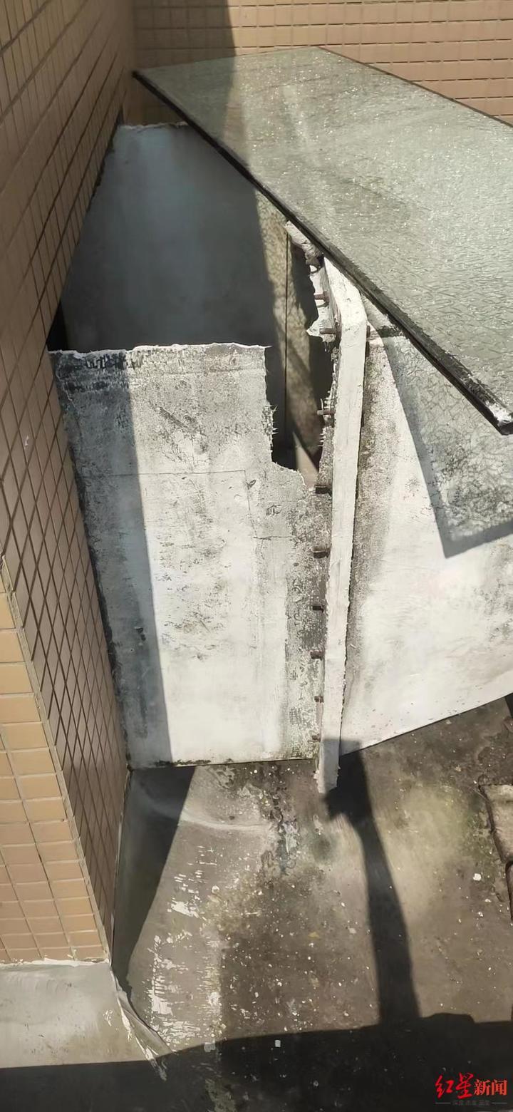 女童坠入通风井身亡：家属认为有隐患物业全责，物业称已尽责