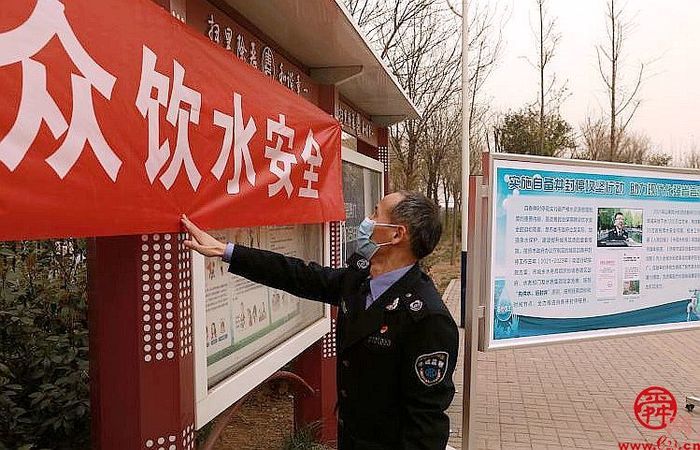 济南市水政监察支队会同有关单位联合开展“自备井封停进社区”宣传活动
