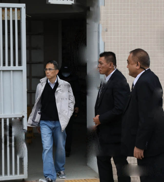 李嘉诚元旦拜祭亡妻,两儿子同行阵容大,李泽楷对感情三缄其口